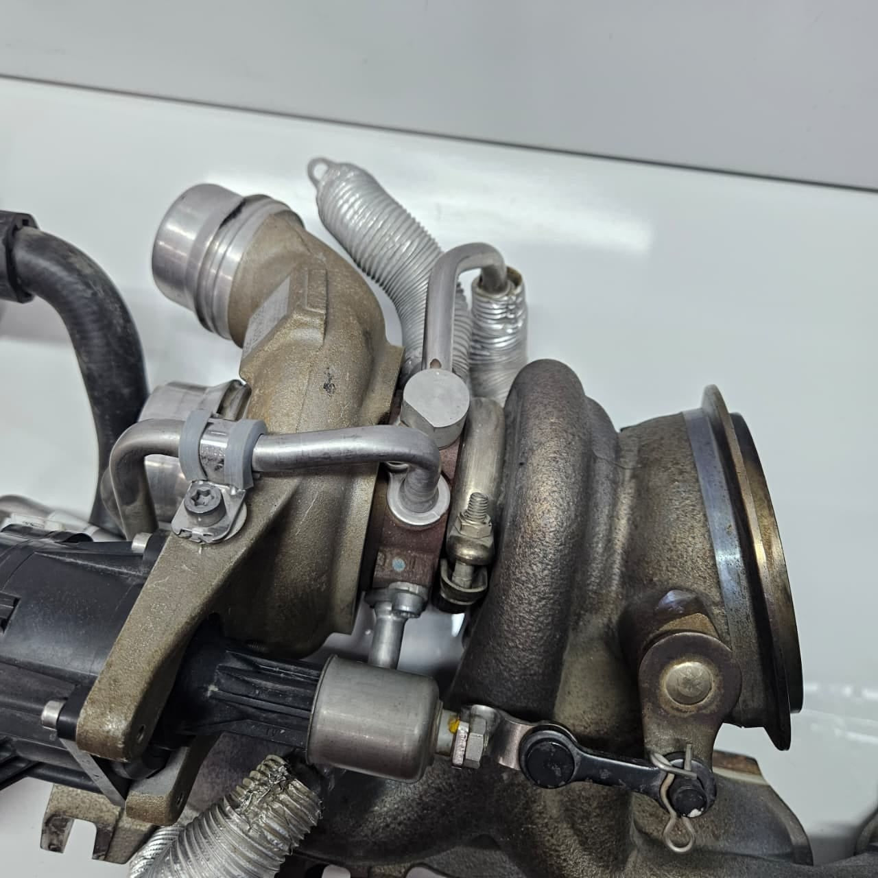7637563-2017-2021 BMW X1 X3 F30 230i B48 Engine Turbocharger Hybrid OEM