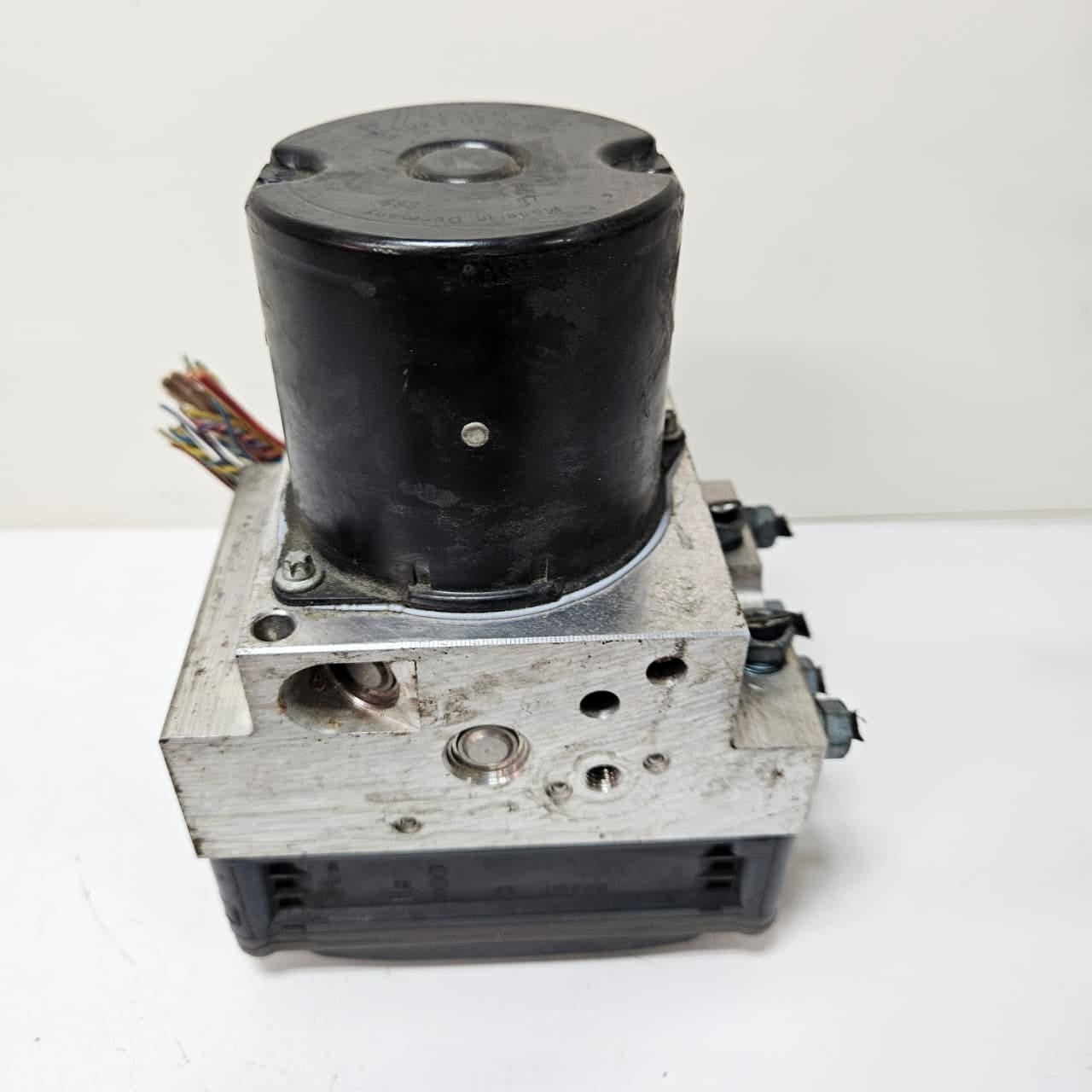 2008-2010 BMW 5 Series E60 535i 520d ABS Pump Control Module 6783360