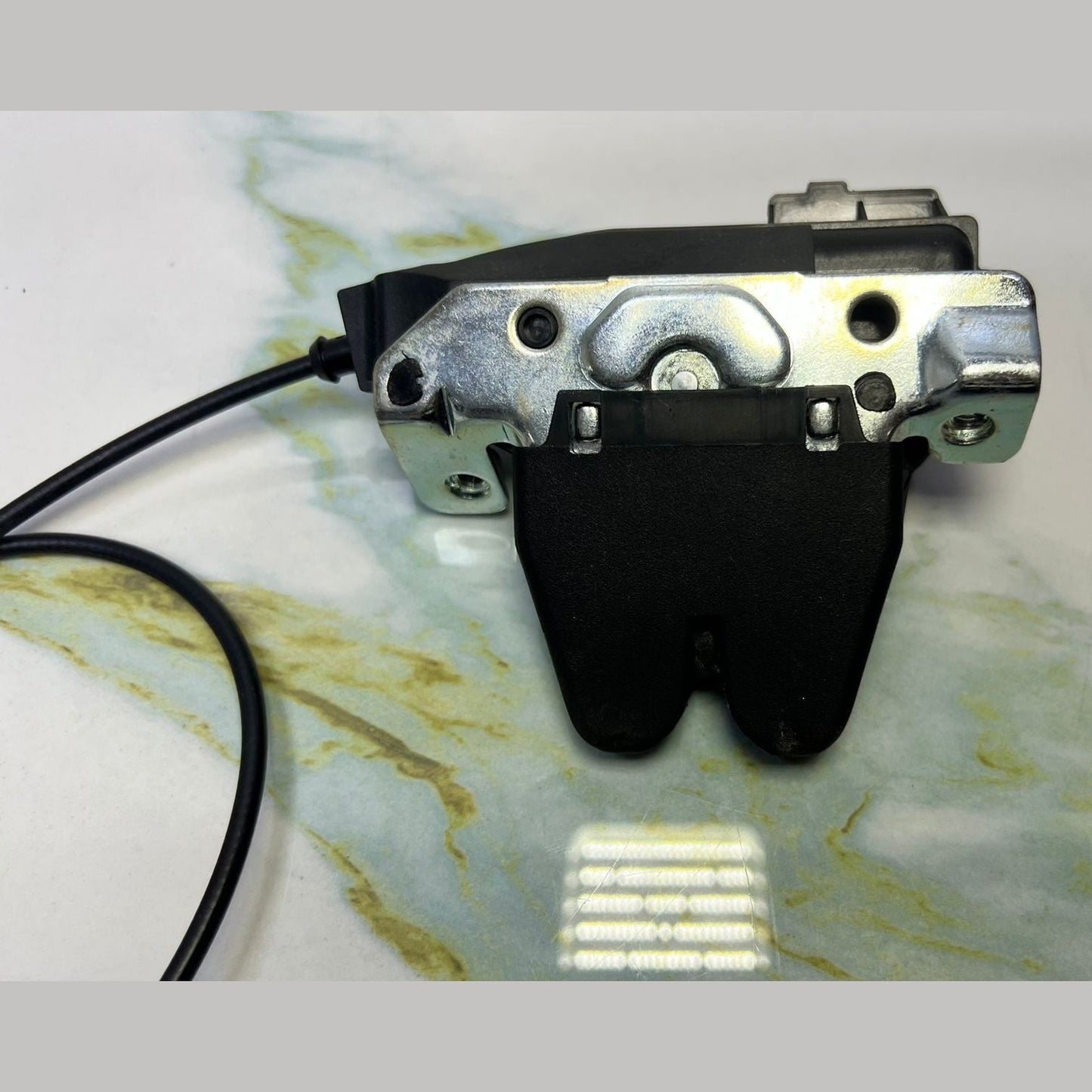 2008-2016 Mercedes-Benz E350 Trunk Lid Latch Lock Actuator A2047500185 C-Class W
