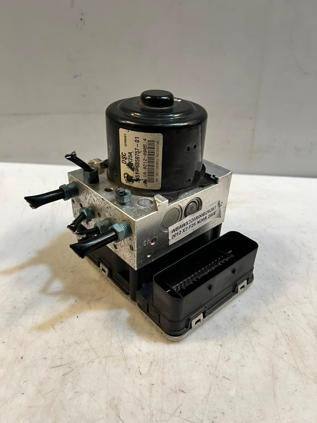 2012 BMW X3 F25 ABS DSC Brake Pump Module 6859757 OEM
