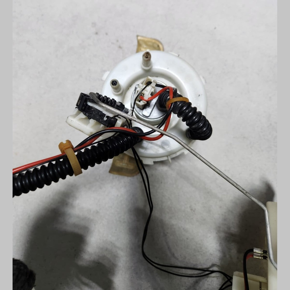 2013-2018 BMW 650i Fuel Pump 7308449 5-Series F07 F10 F11 and 6-Series F06 