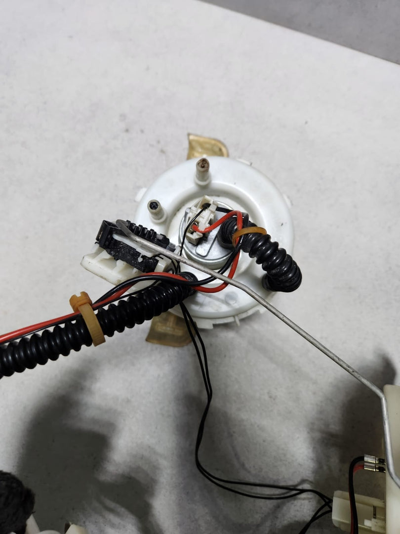 2013-2018 BMW 650i Fuel Pump 7308449 5-Series F07 F10 F11 and 6-Series F06 