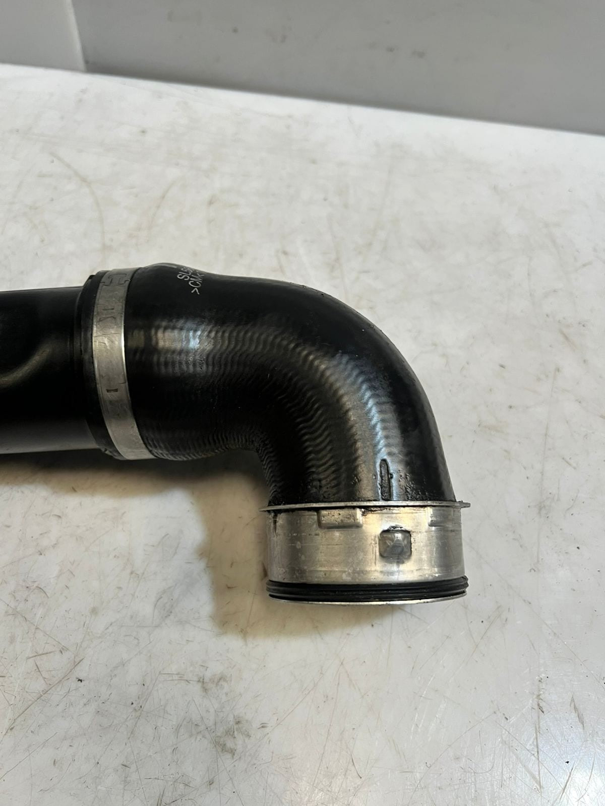 BMW E90 E91 E92 1' 3' 135i 335I Intercooler Charge Air Hose Front Left 7556553