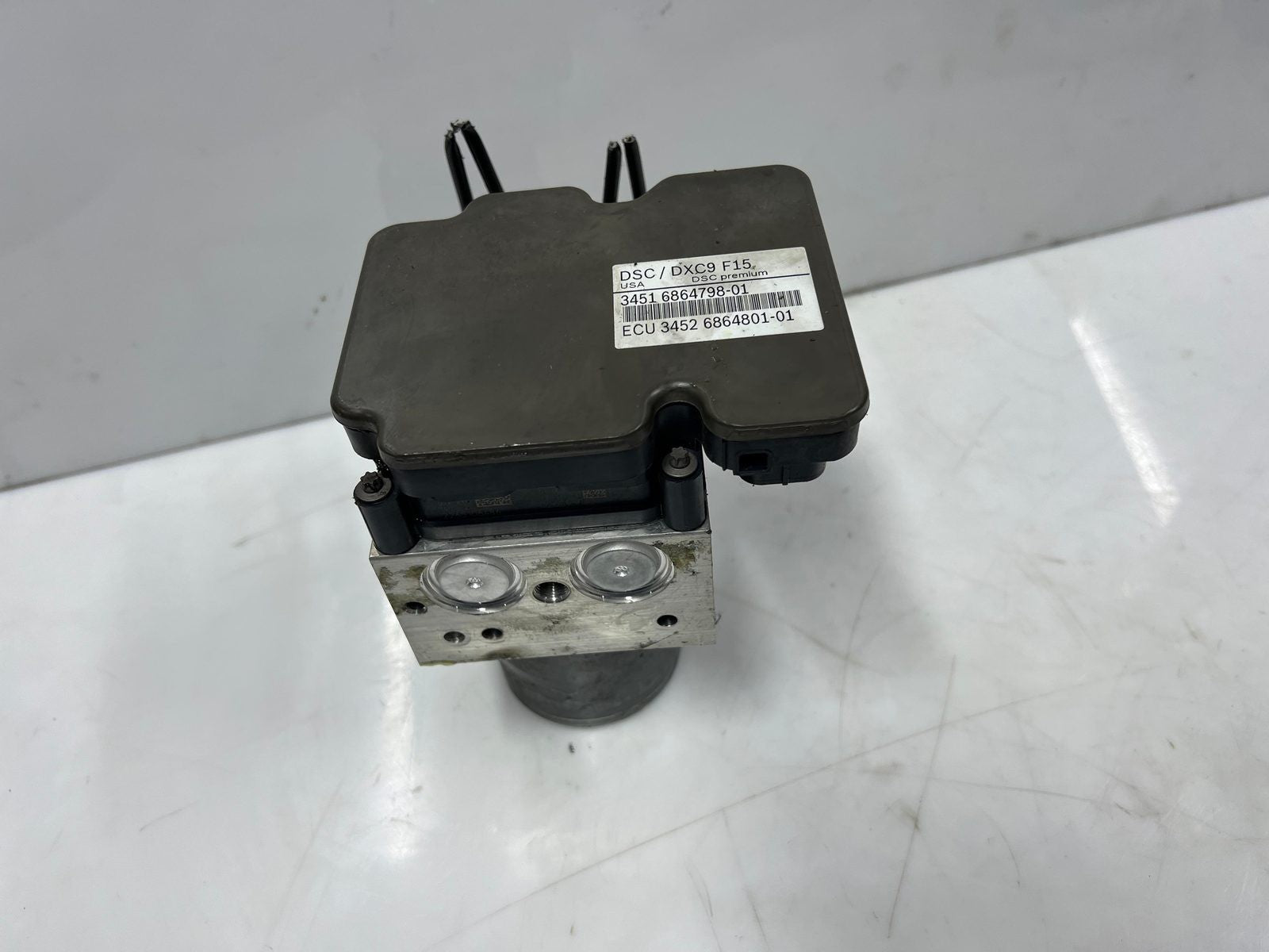 2014-2018 BMW F15 X5 and F16 X6 35iX Abs DIsc Brake Pump Control Module 6864798