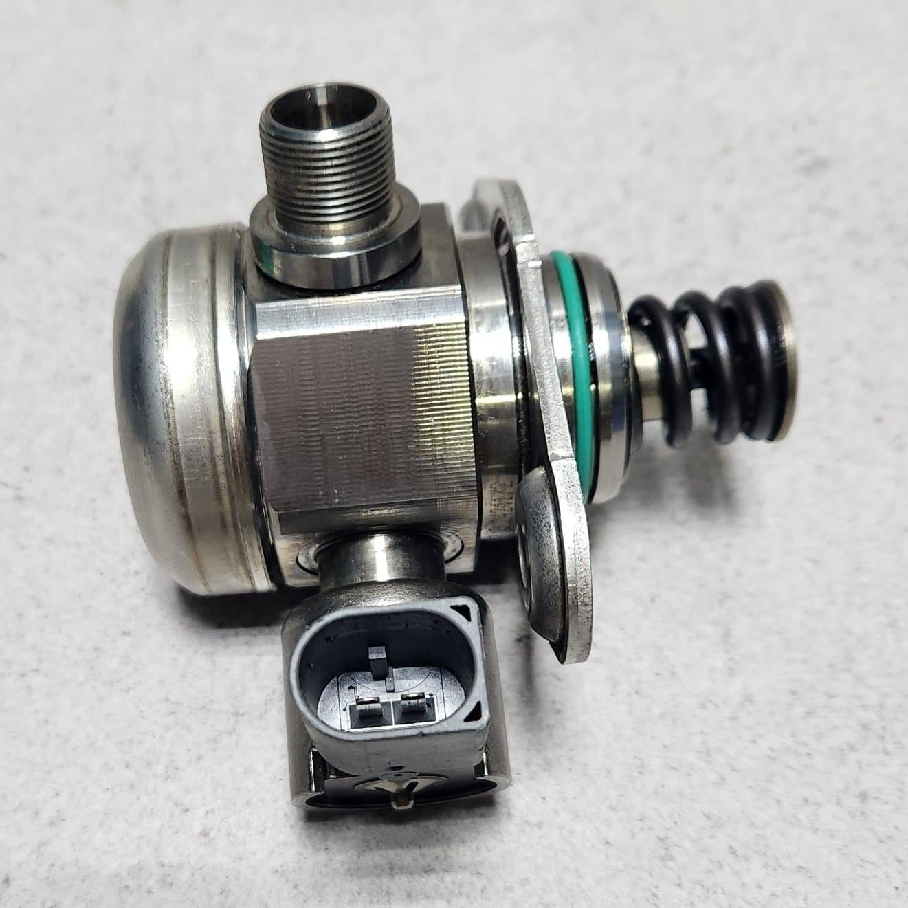 Mercedes-BenzHigh Pressure Fuel Pump A2740700501 W204 W205 W212 W213 C207