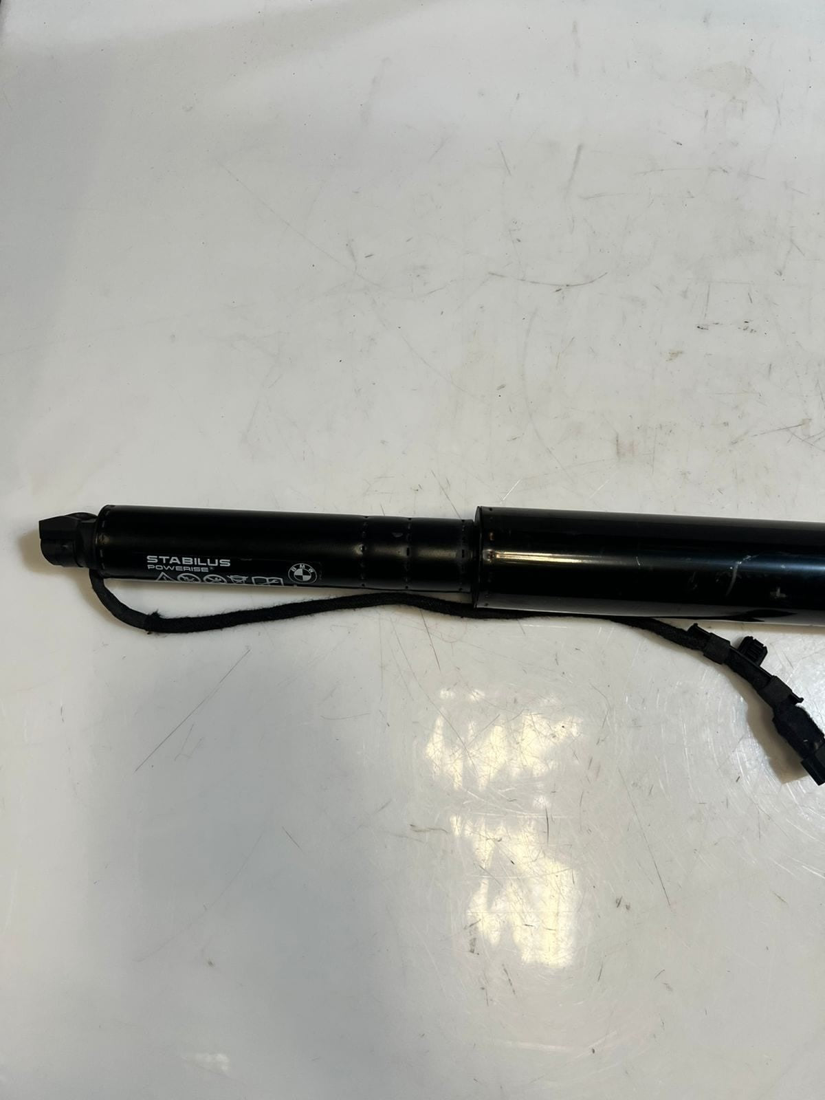 BMW iX xDrive 120 Tailgate Gas Spring Left SPINDLE 5A635D3 OEM