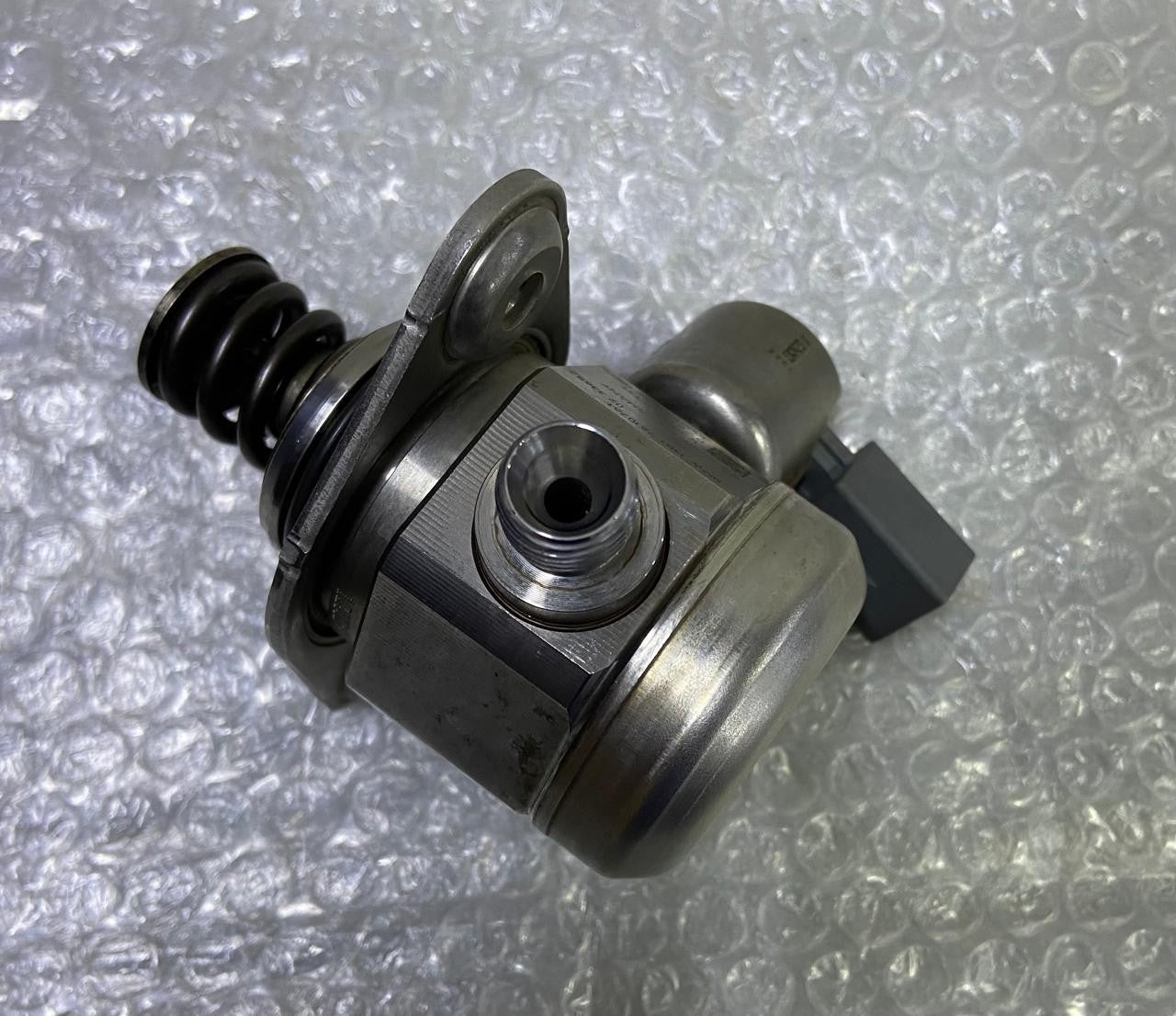 OEM BMW F20 F22 F11 Petrol N55 High Pressure Fuel Injection Pump 7610761 BOSCH
