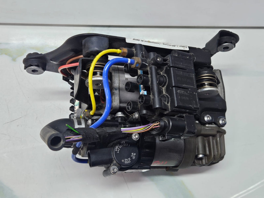 BMW 740e 7 Series G11 G12 Air Pump (Suspension) 6861882 OEM