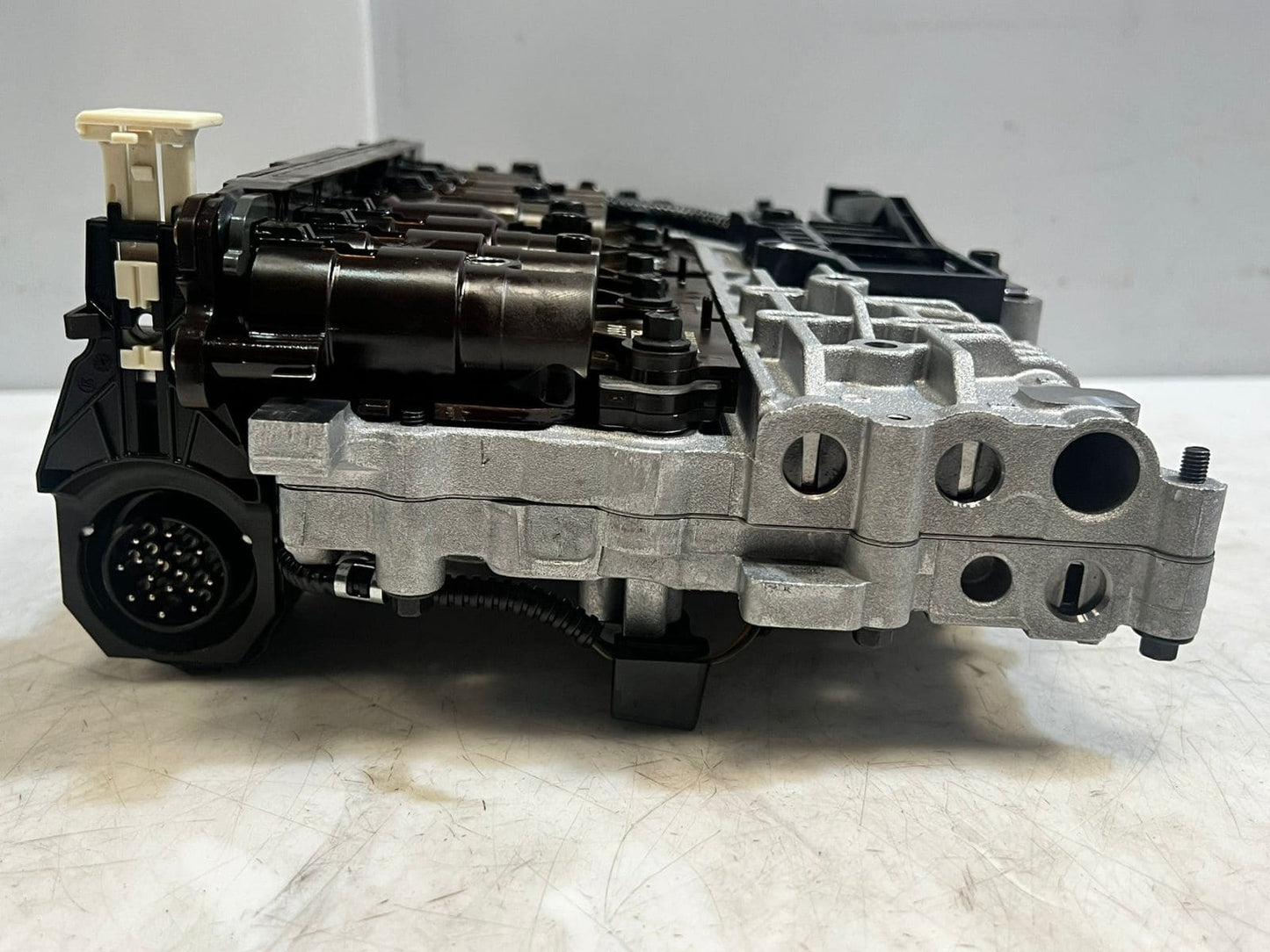 2004-10 BMW 325i E81 E90 E91 E84 E83 Automatic Transmission Valve Body 24242994
