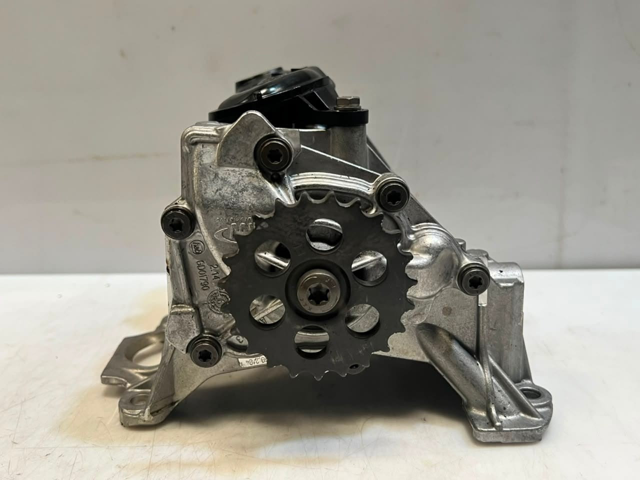 BMW 5 Series X1 X3 X5 F10 F11 B47 F20 Oil Vacuum Pump 8513756 OEM