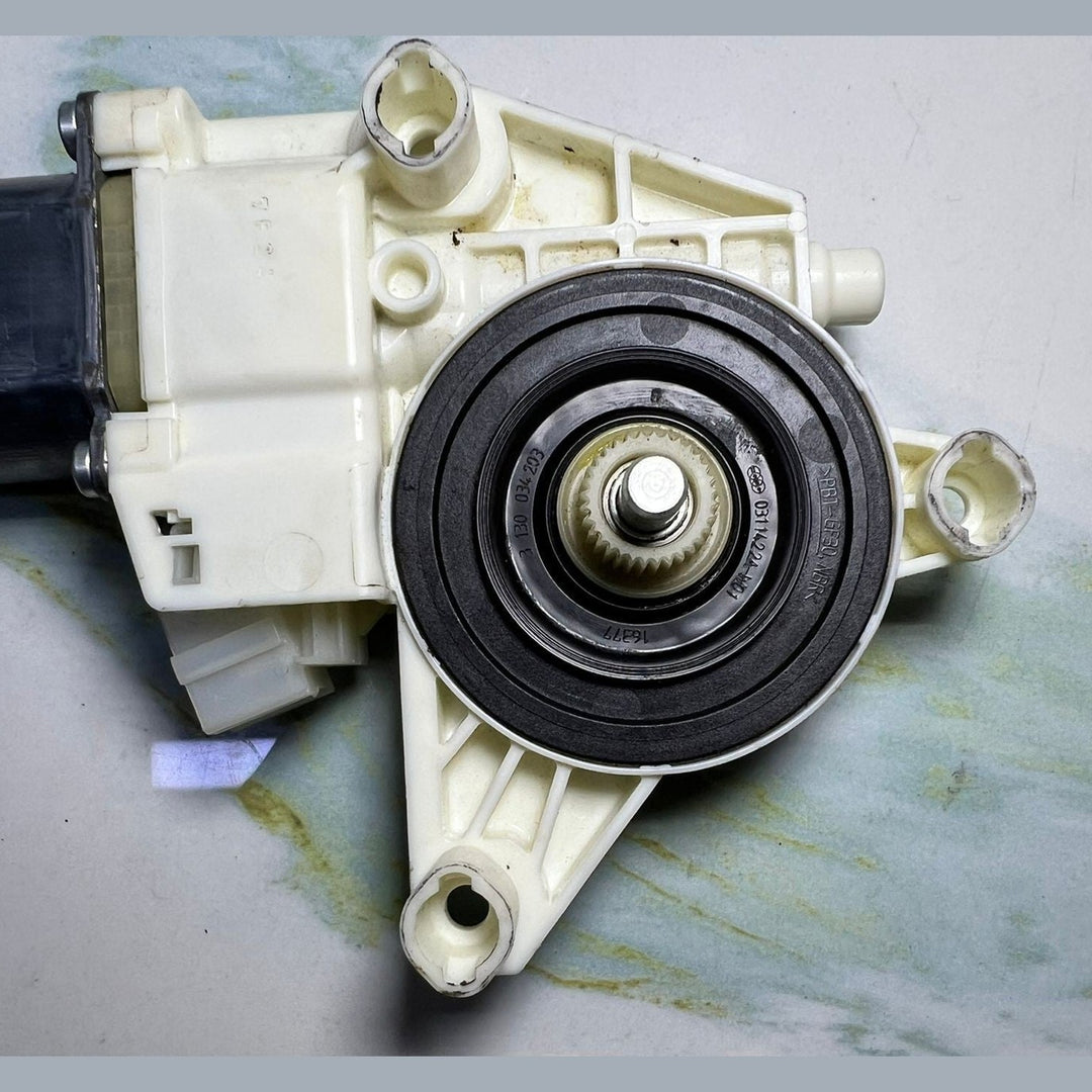 10-14 Mercedes-Benz W212 E-Class Window Motor Front Right Side A212 9066702 OEM