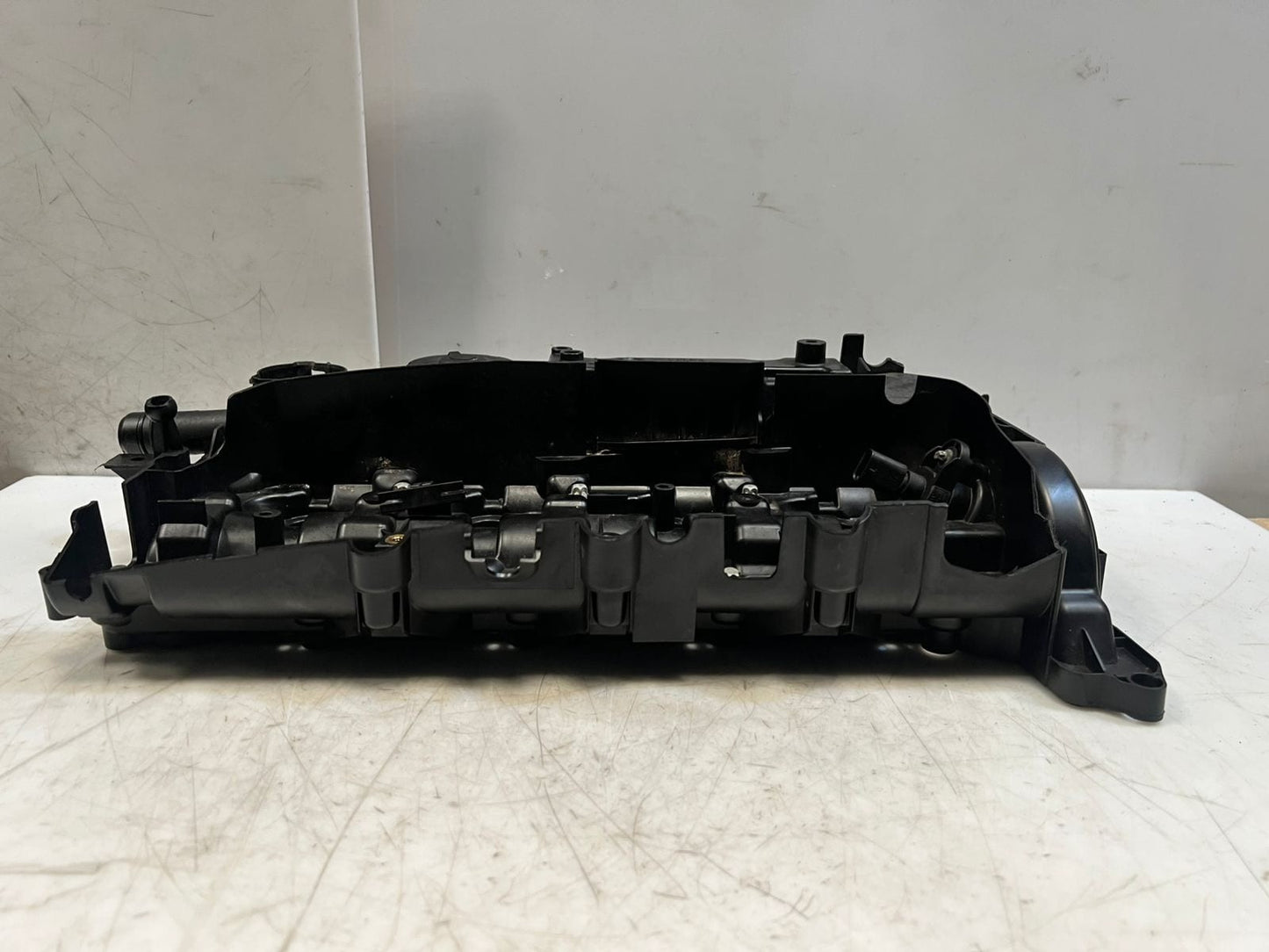 BMW F20 F22 F21 E90 E91 E92 E93 Cylinder Head Valve Cover 8589941 OEM
