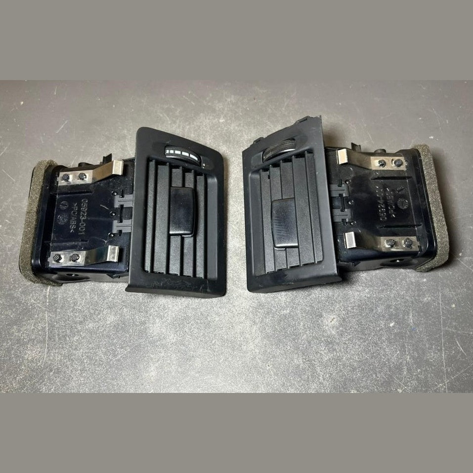 08-10 Mercedes W204 Class Front Dashboard Left  Right Heater A/C Air Vent