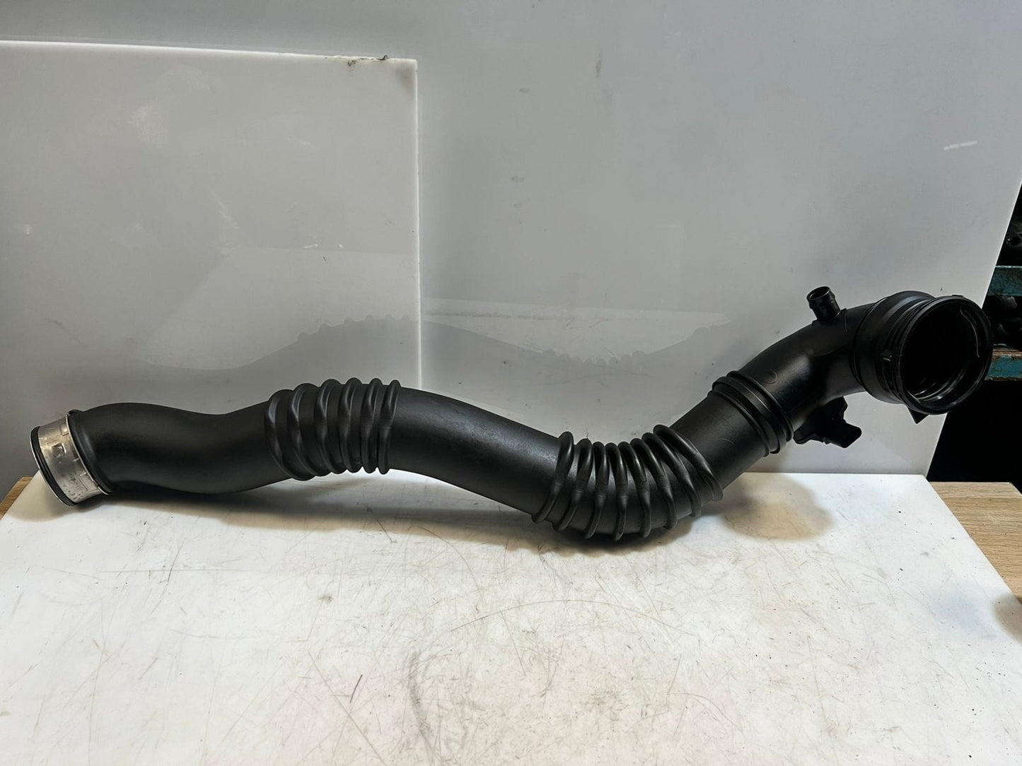2012-2016 BMW Z4 E89 N20 X1 2.0i E84 AIR LINE DUCT Intercooler Hose 7607941 OEM