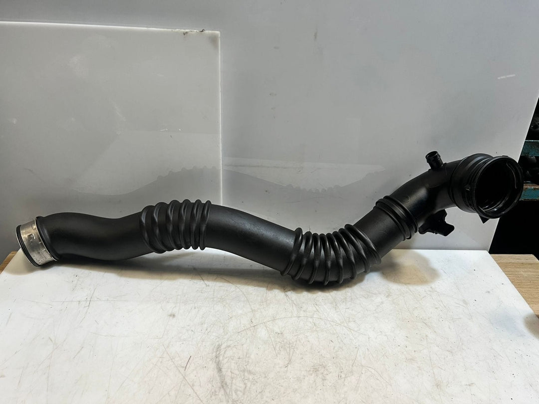 2012-2016 BMW Z4 E89 N20 X1 2.0i E84 AIR LINE DUCT Intercooler Hose 7607941 OEM