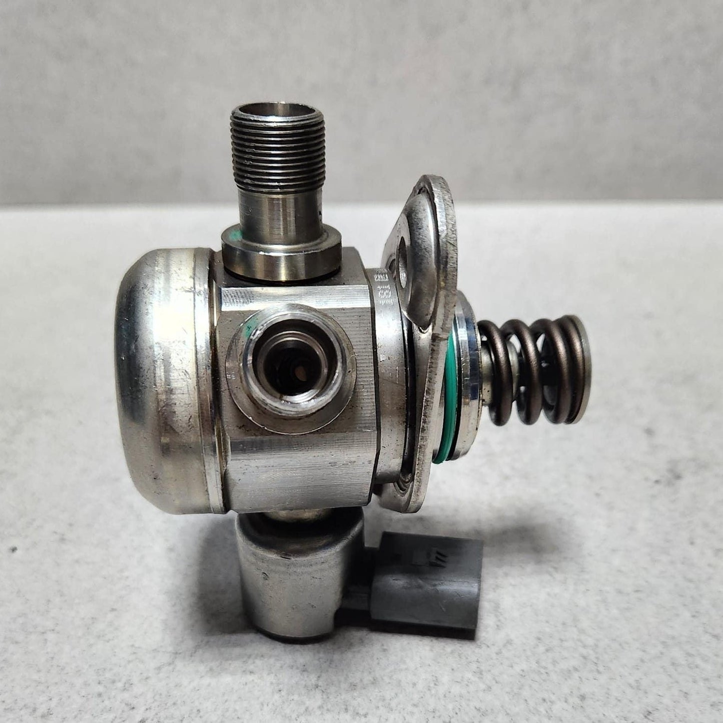 2012-2016 Mercedes-Benz C300 High Pressure Fuel Pump A2760700601 C E S Class 
