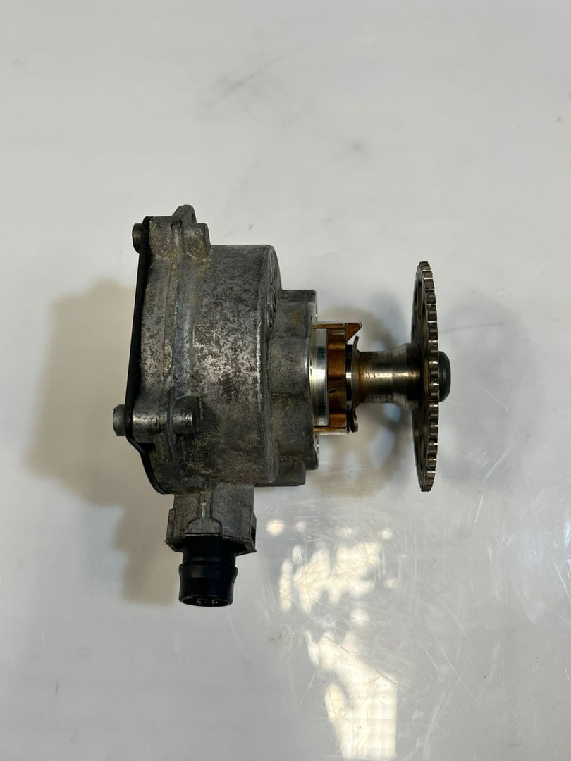2015-2018 BMW M3 X5 F15 SDRIVE Brake Vacuum Pump Sprocket Gear 7516128 OEM