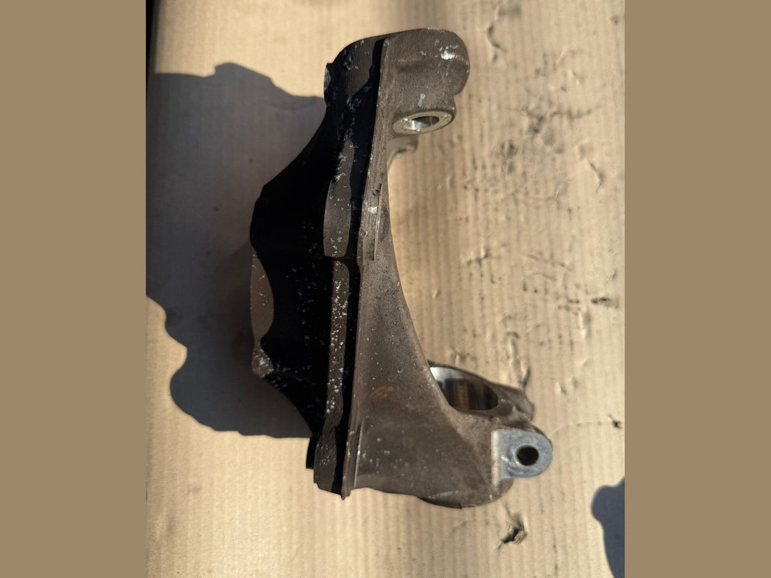 BMW 128 KNUCKLE CARRIER RIGHT FRONT 2009 2010 2011 2012 E82 135 3121 6773210 OEM