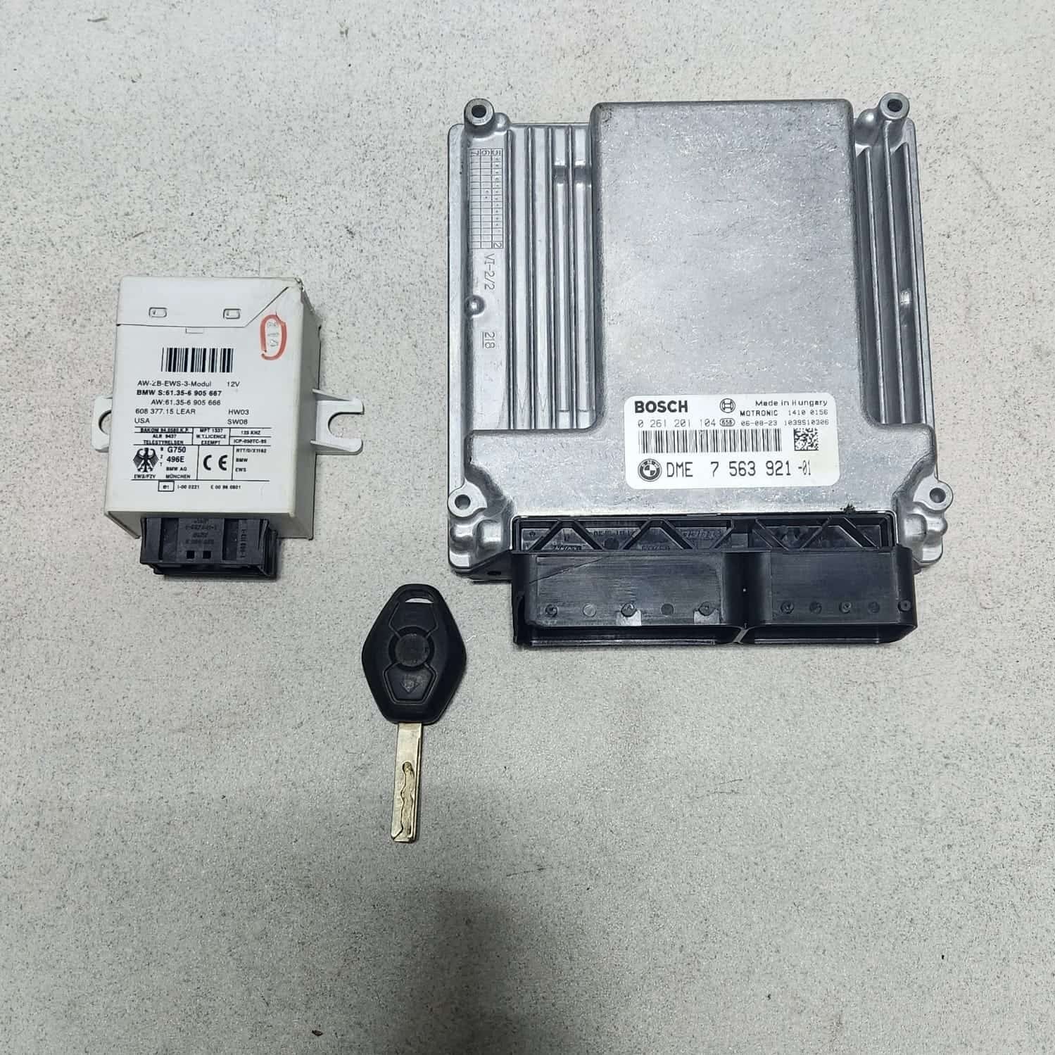 BMW N46 E46 Engine Control Unit DME ECU Set 7563921 OEM
