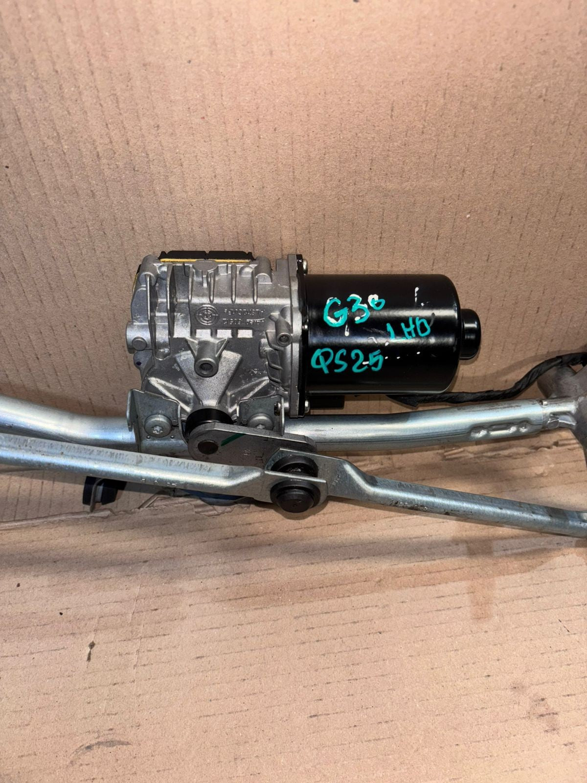 BMW G30 G31 2018  Wischermotor vorne wiper motor 9851351 LHD