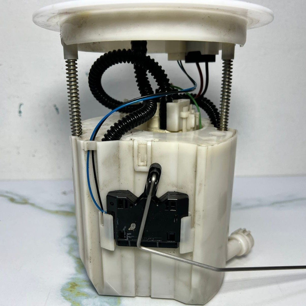 2013-2016 Mercedes-Benz GL350 Fuel Delivery Module A 166 470 29 94