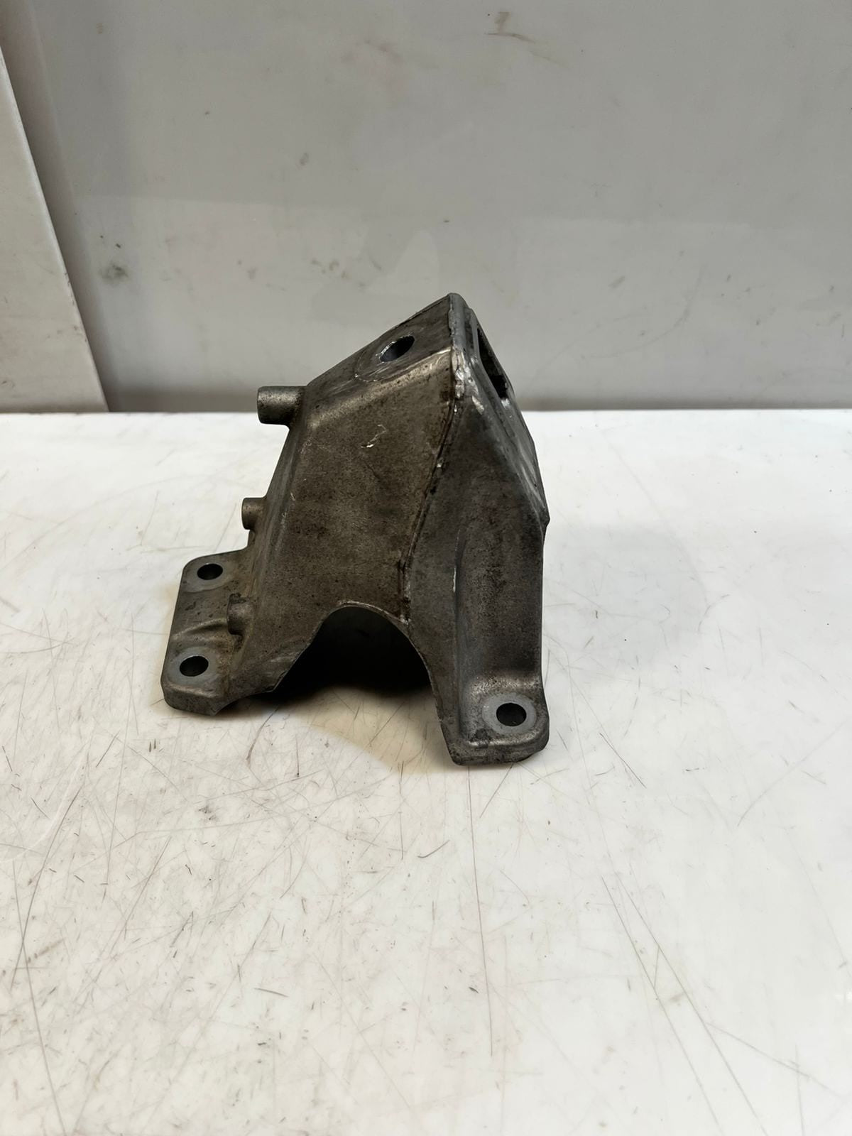 BMW 5 Series F10 F11 525d xDrive Engine Mounting Bracket Right Aluminium 6793004