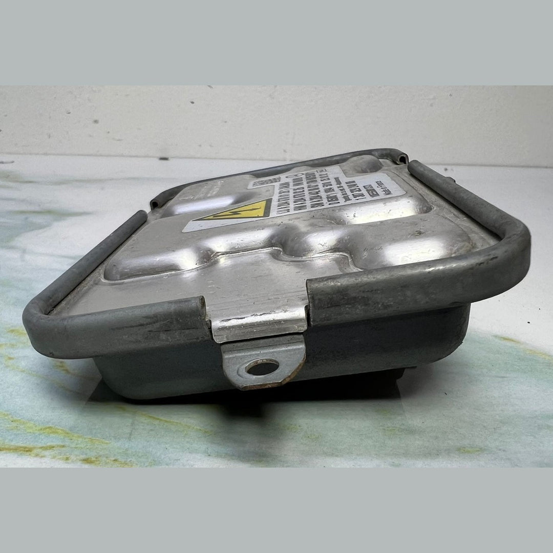 2010-2013 Mercedes C200 Xenon Headlight Ballast Control Unit A2048700126 W204
