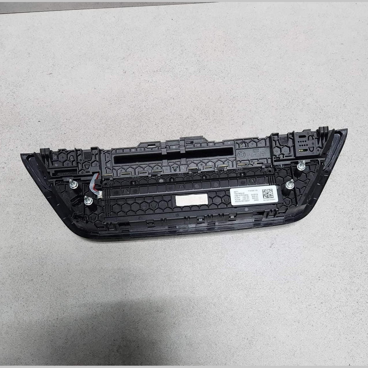 2019-2020 BMW 530e Climate Control And Audio Control Panel 7947859