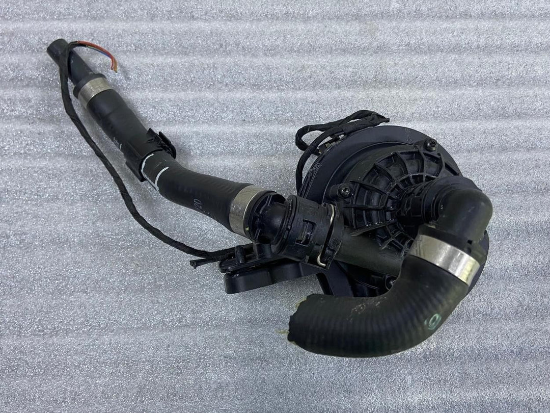 OEM BMW F70 F74 F78 U06 U11 U12 U10 LCI Auxiliary Water Pump 9455020 BOSCH