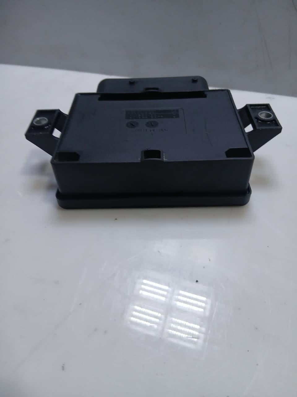 BMW 5 Series F10 F11 F12 F13 F25 F26 650i Parking Brake Control Module 6858017