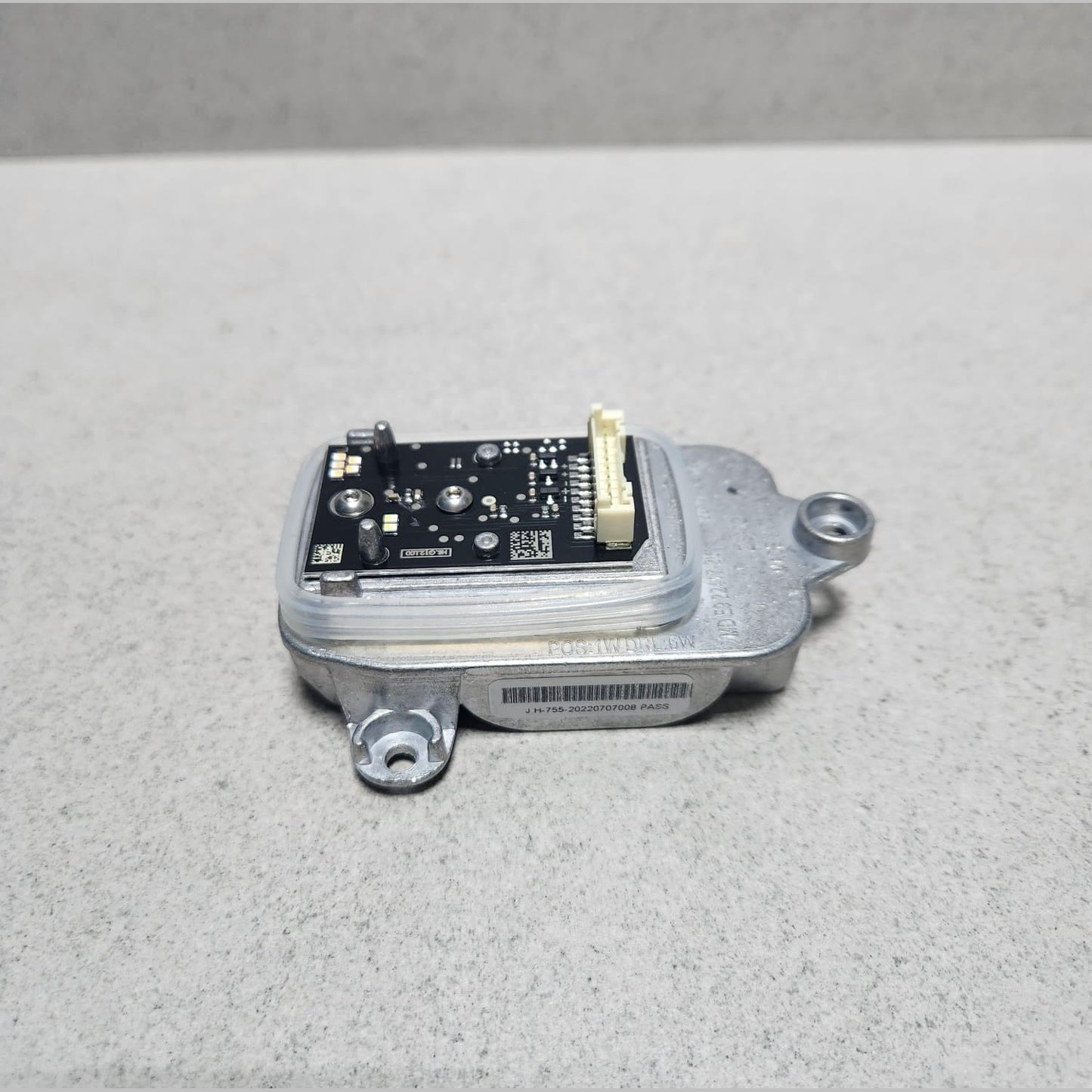 Genuine 2018-2020 BMW 740i LED Headlight Turn Signal Light Module 9498409 