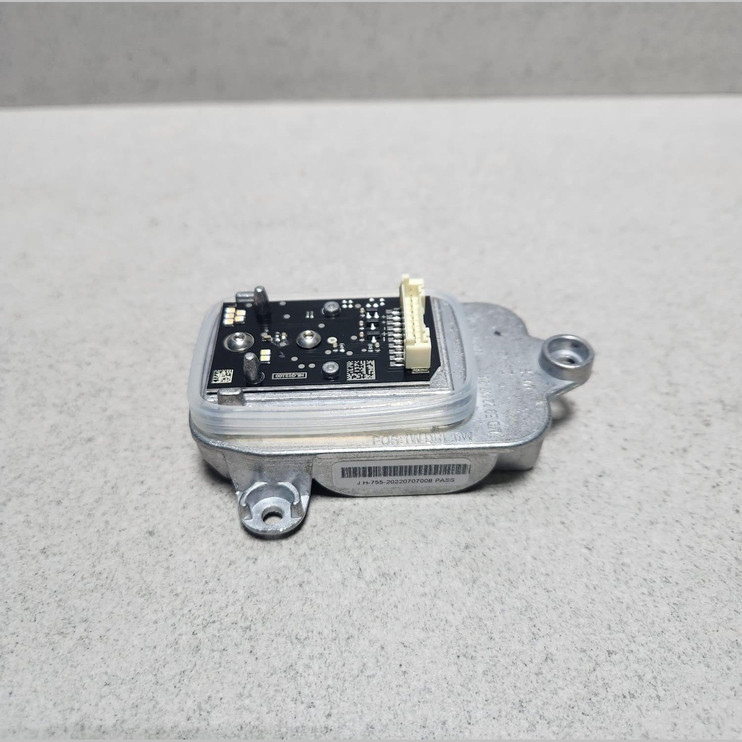 Genuine 2018-2020 BMW 740i LED Headlight Turn Signal Light Module 9498409 