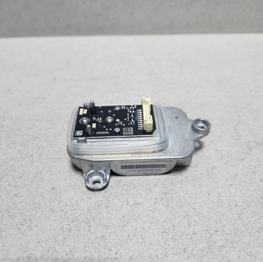 Genuine 2018-2020 BMW 740i LED Headlight Turn Signal Light Module 9498409 