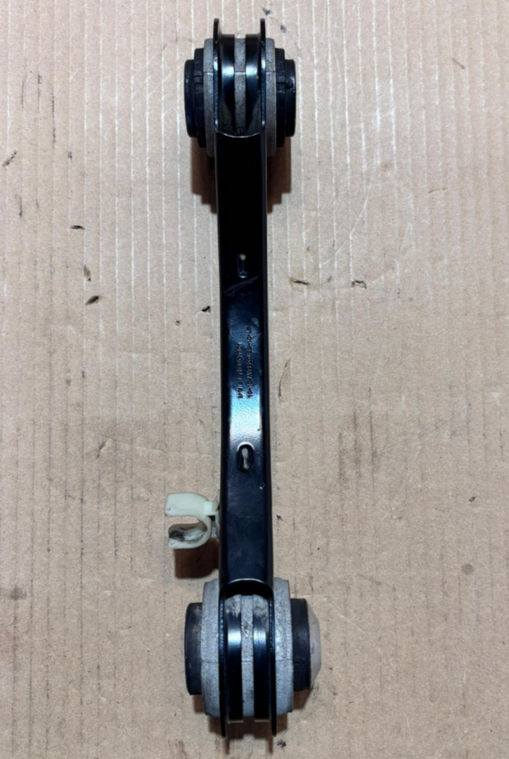 BMW X3 G01 X4 G02 X3M F97   REAR SUSPENSION LINK ARM RUBBER MOUNT RIGHT  6871006