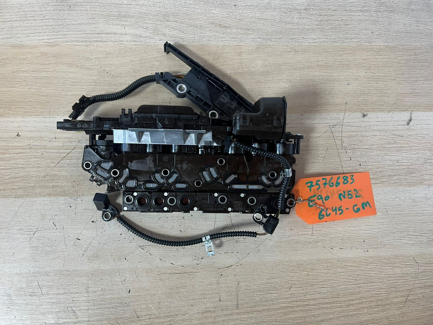 2004-10 BMW 3 E90/E91/E92/E93 Automatic transmission valve body 24242994