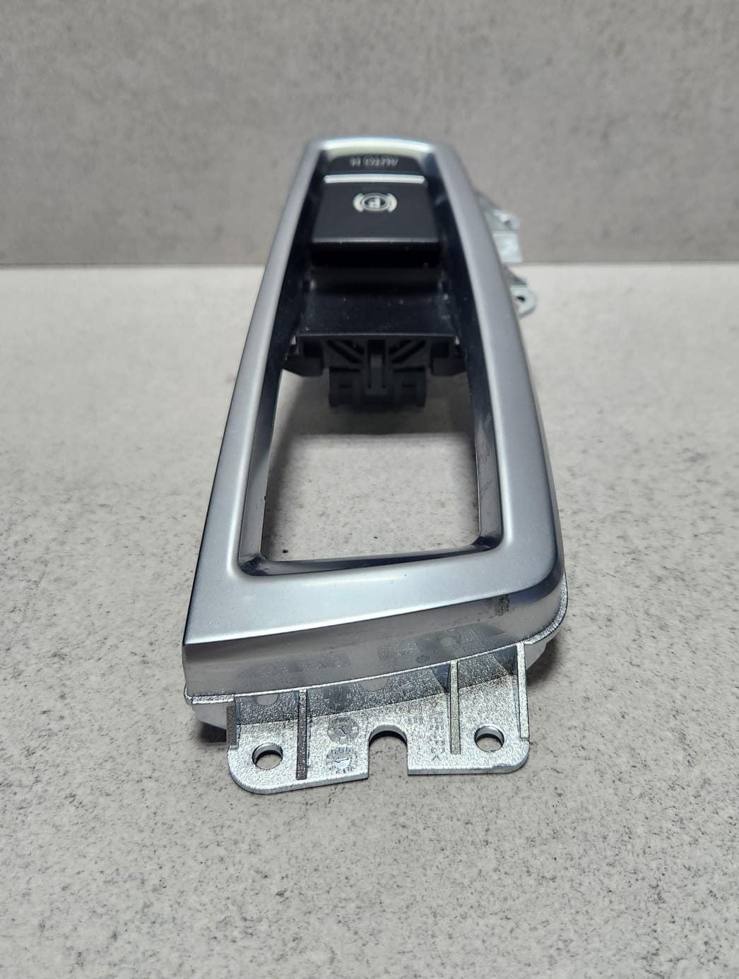 2014-2016 BMW 535i Parking Brake Actuation Switch 6822520 F01 F02 F07 F15 F16