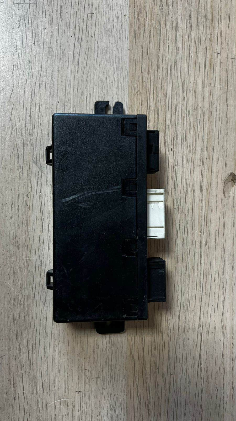 1999-2000 BMW 528i Door Control Module 8377601  5' E39 540i 