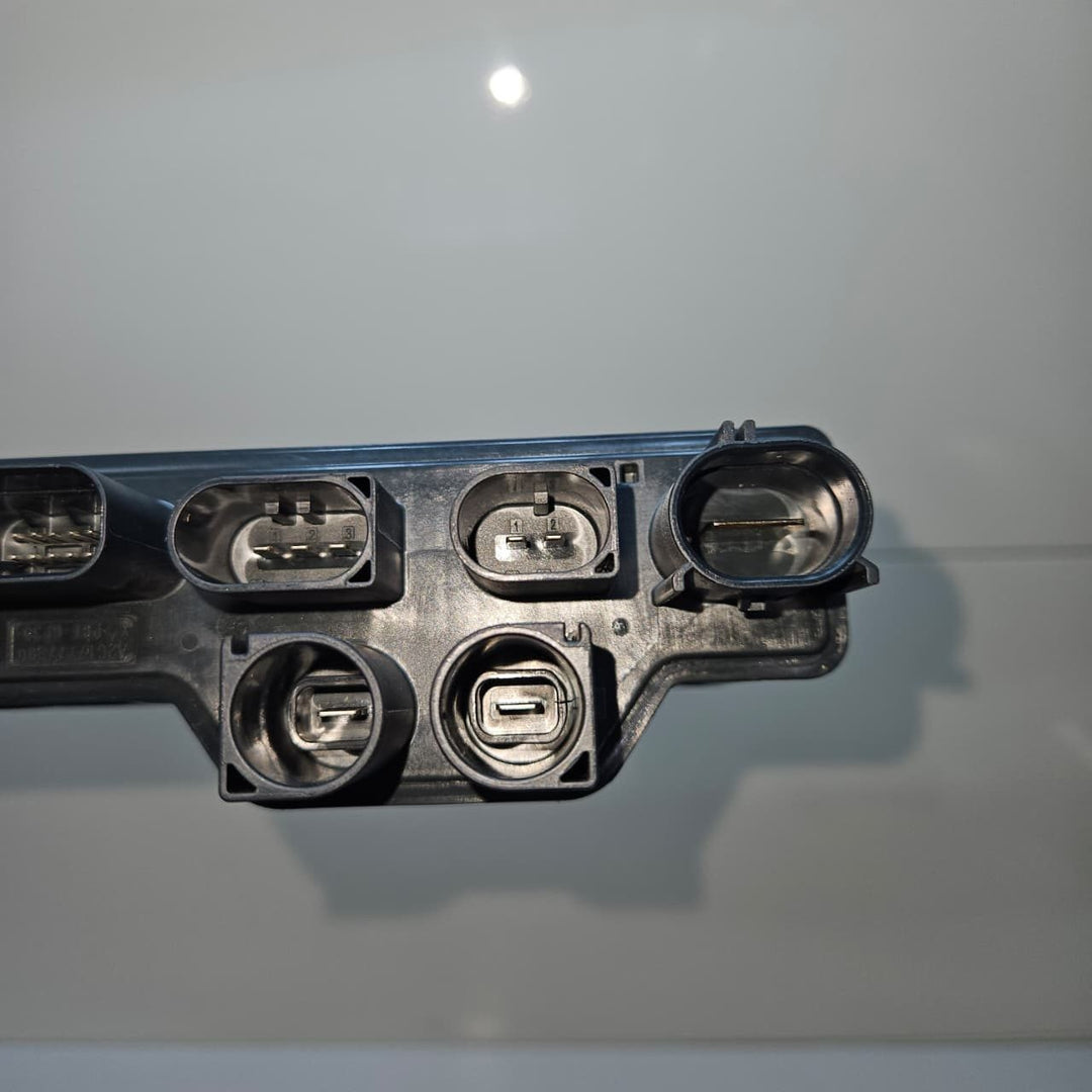 2019-2024 BMW X7 G07, X6 G06 Power Distribution Unit 8490527