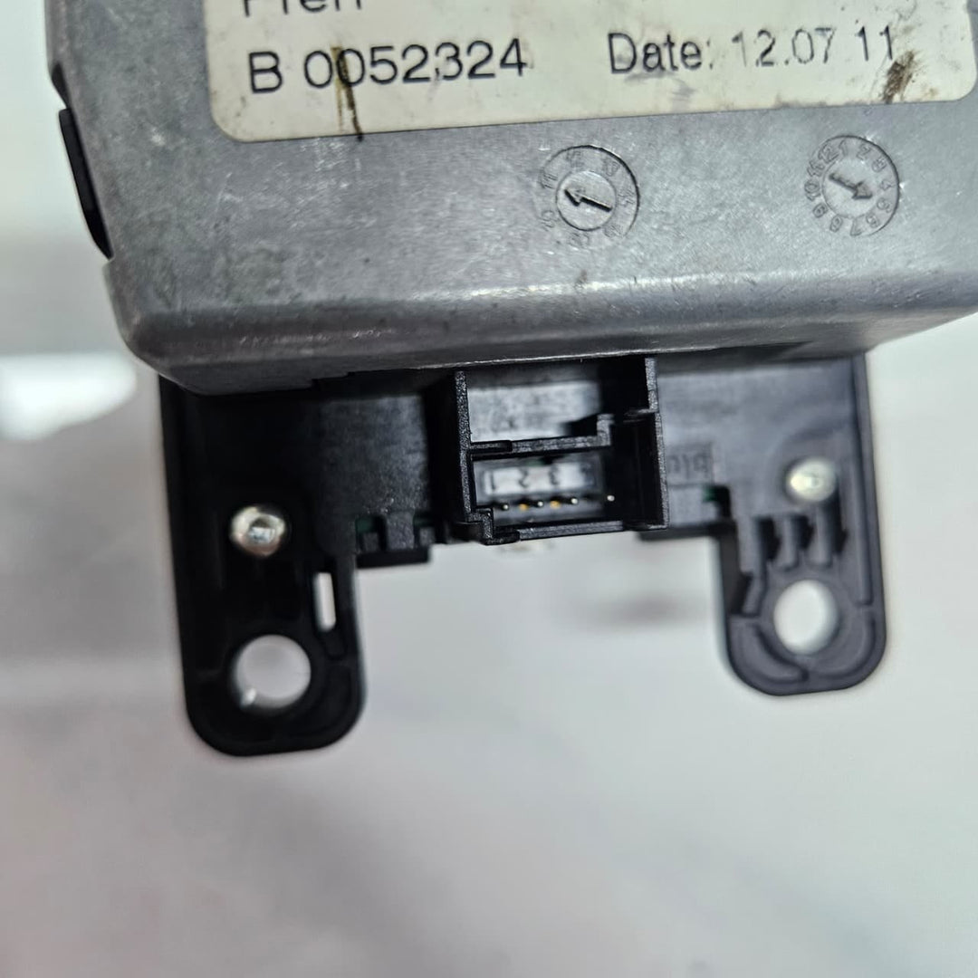 OEM BMW 6 Series F06 F12 F13 I Drive Controller 4 Pins 9247892
