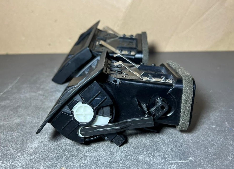 08-10 Mercedes W204 Class Front Dashboard Left \ Right Heater A/C Air Vent