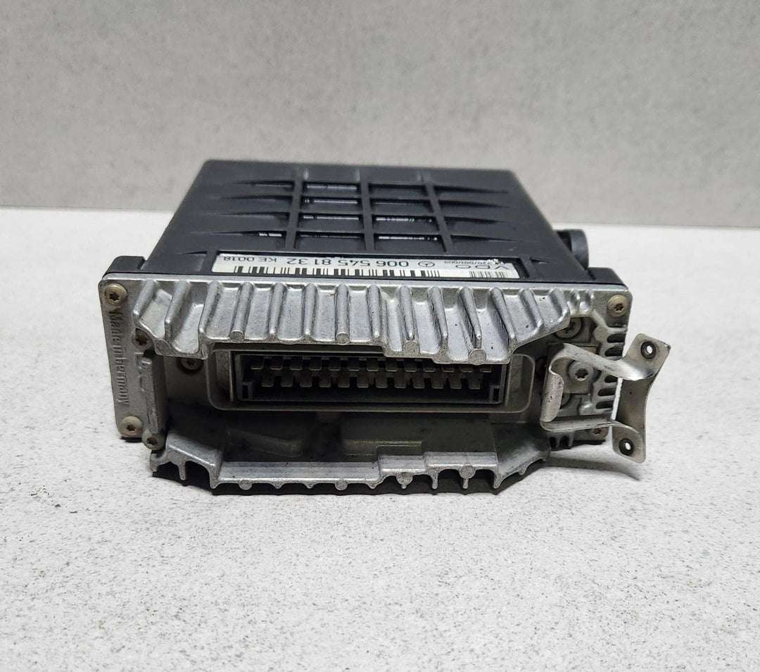 1989 Mercedes-Benz 560SEL Engine Control Unit 0065458132 Mercedes-Benz W126 560S