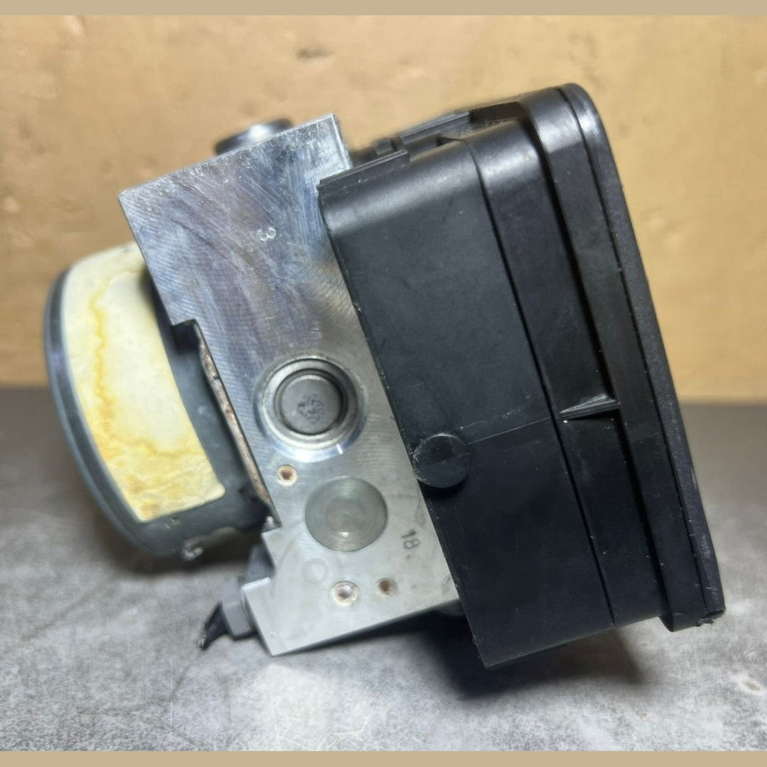 14-18 Mercedes W205 C-Class ABS Anti Lock Brake Pump Module A205 9012800 OEM