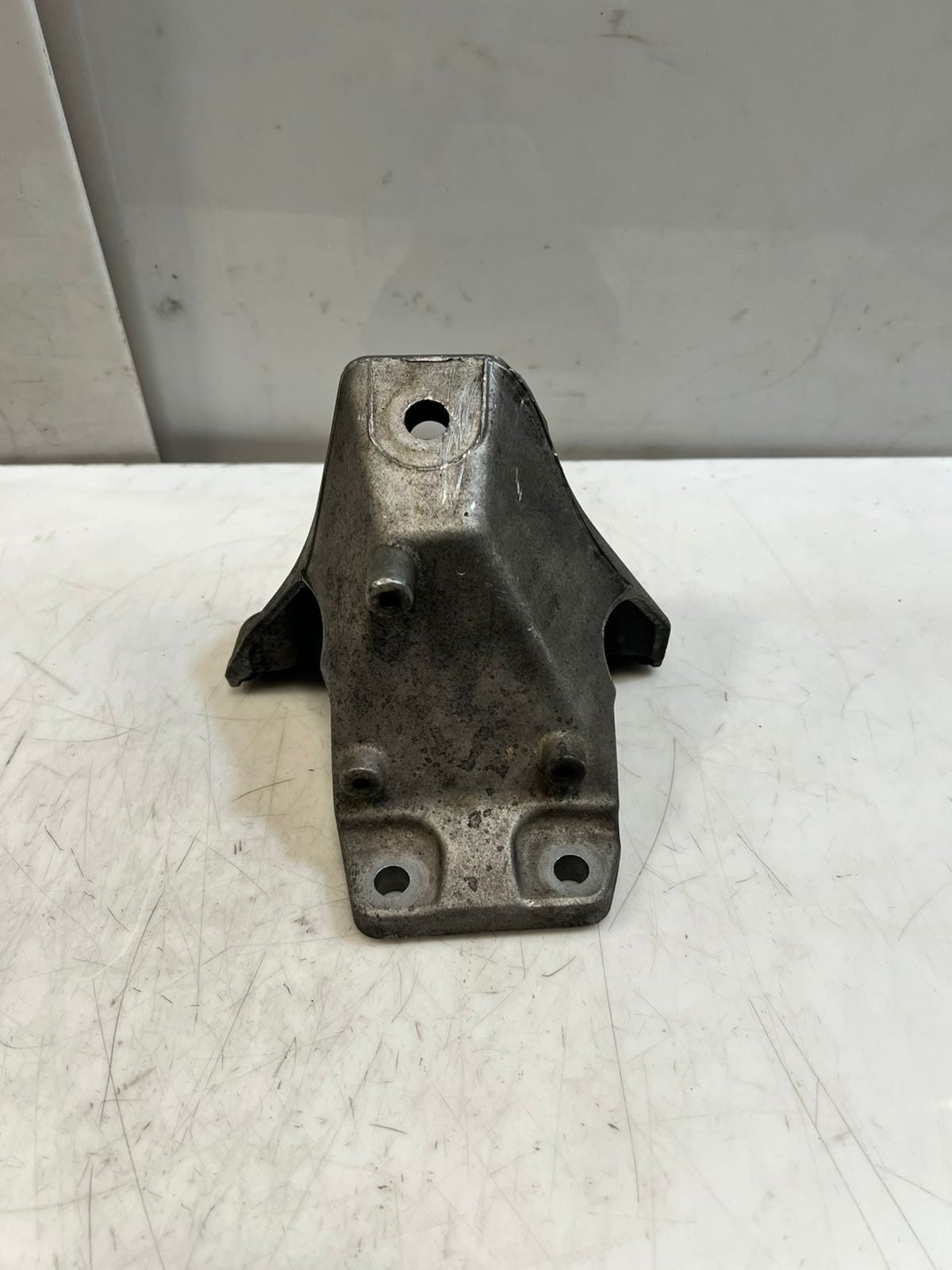 BMW 5 Series F10 F11 525d xDrive Engine Mounting Bracket Right Aluminium 6793004