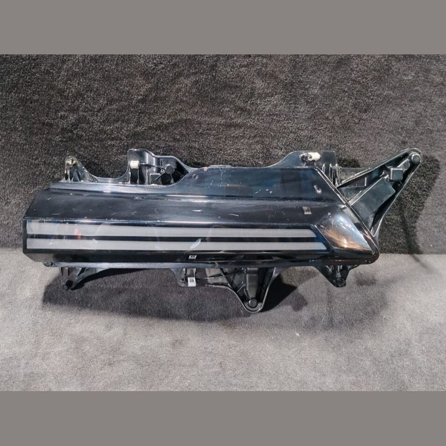 BMW XM OEM  TRUNK  RIGHT SIDE BACK OR TAIL LIGHT LED - 1278.306.0000.00