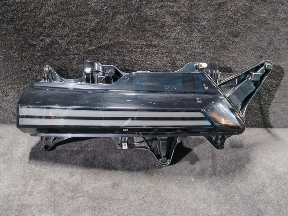 BMW XM OEM  TRUNK  RIGHT SIDE BACK OR TAIL LIGHT LED - 1278.306.0000.00