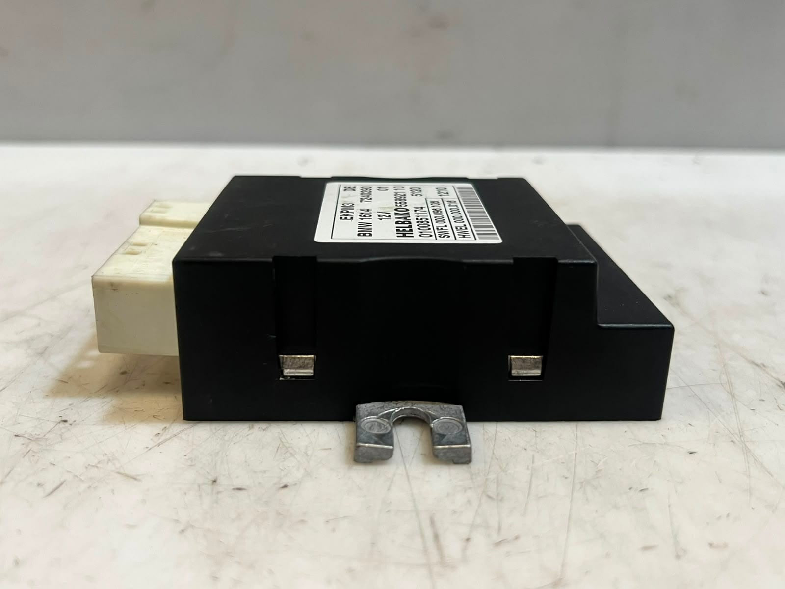 2009-2010 BMW 7 Series F01 F02 760Li 740Li Fuel Pump Control Unit 7240390 OEM