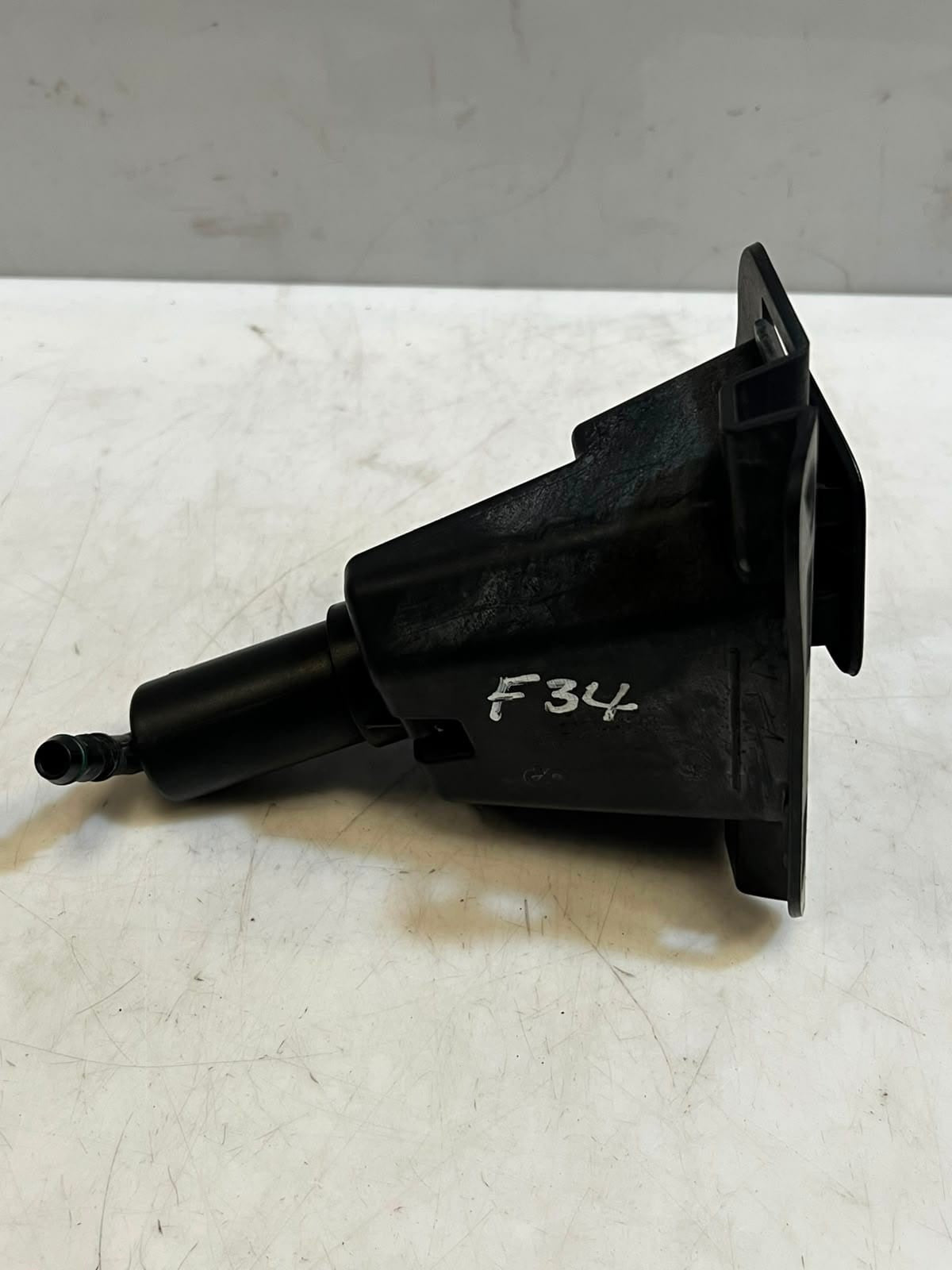 2006-2013 BMW X5 E70 and X6 E71 Headlight Washer JET Nozzle FRONT 7173852 OEM