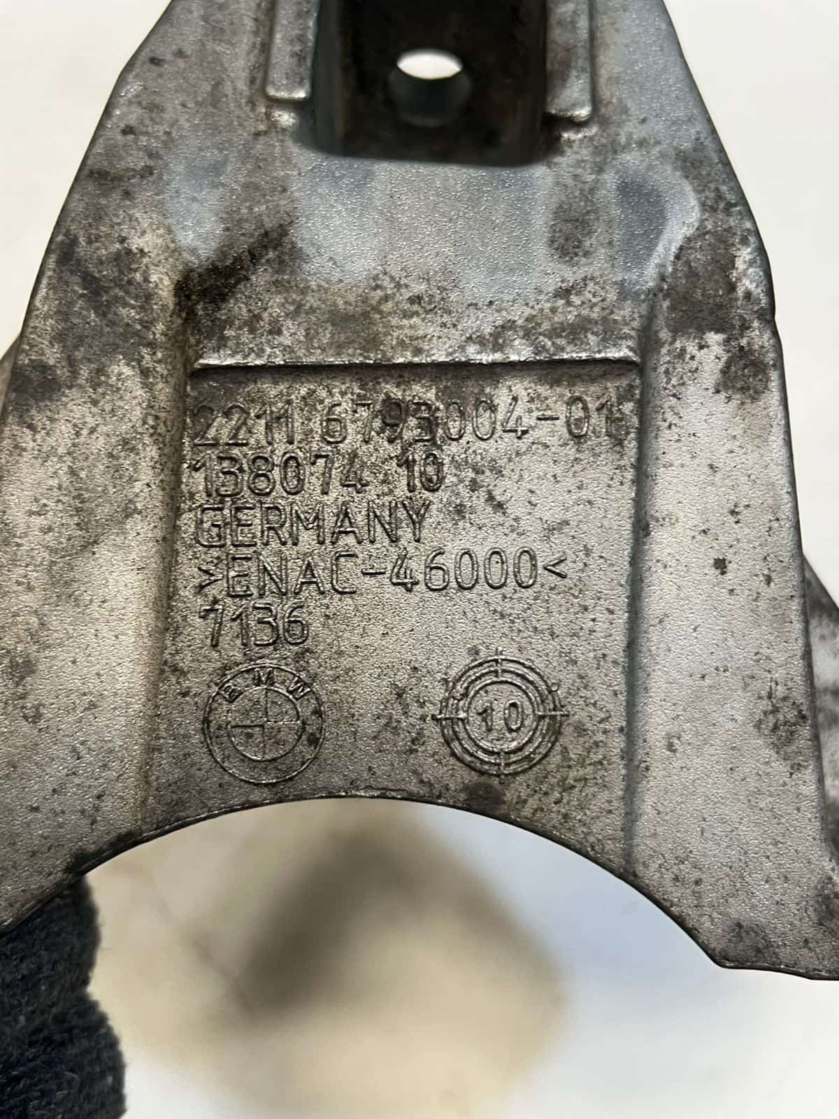 BMW 5 Series F10 F11 525d xDrive Engine Mounting Bracket Right Aluminium 6793004