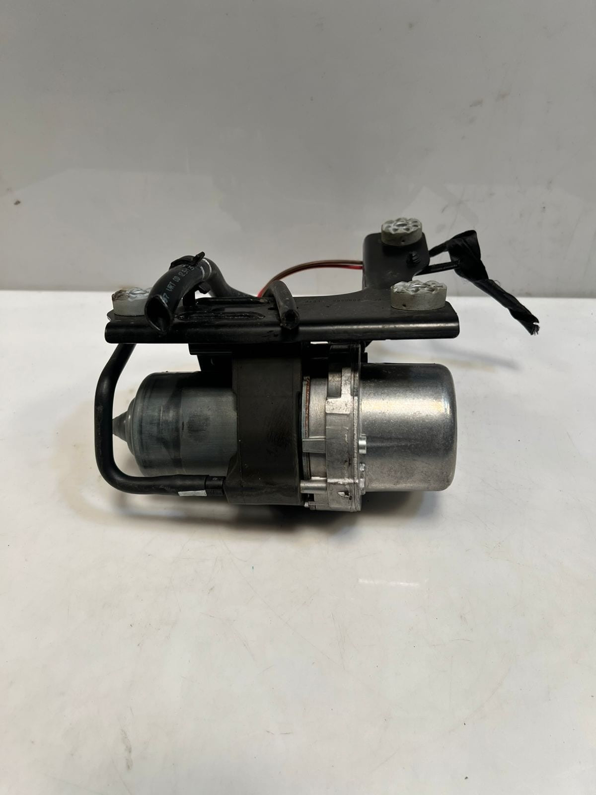 2018-2023 BMW 530e 3' G30 G20 XDRIVE 2.0L Brake Vacuum Pump 6880628 OEM
