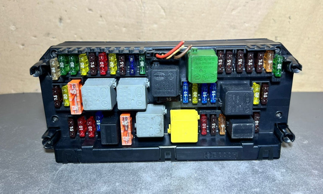 10-16 Mercedes-Benz W212 W204 Front SAM Module Relay Fuse Box A212 9006012 OEM